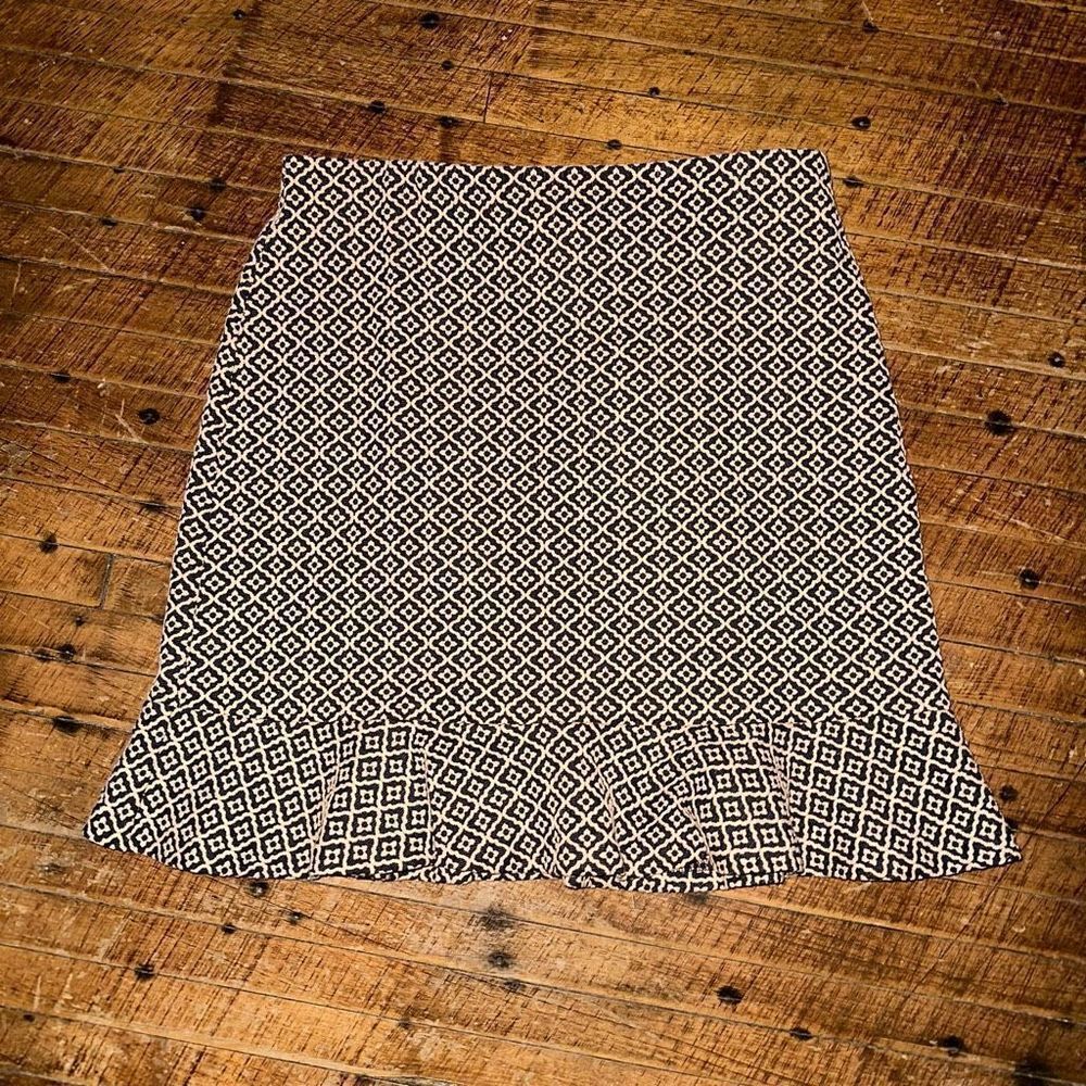 Loft knit ruffled hem MP black & cream business casual skirt